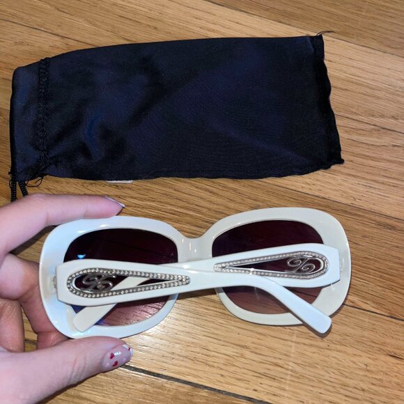 White SunGlasses for Women *Brand NEW* - Picture 4 of 5